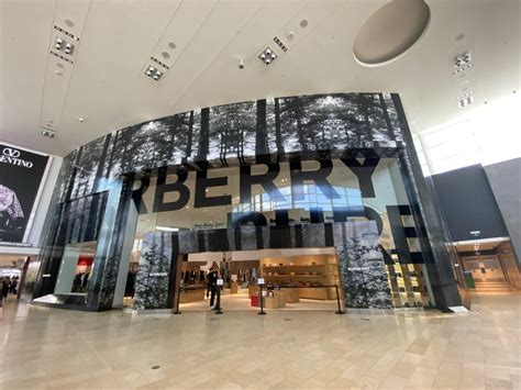 Burberry stores in Toronto